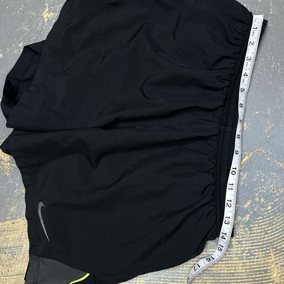 Nike Challenger 7” Running Shorts 644232-010 Dri-Fit Large Volt Flex - Picture 8 of 12